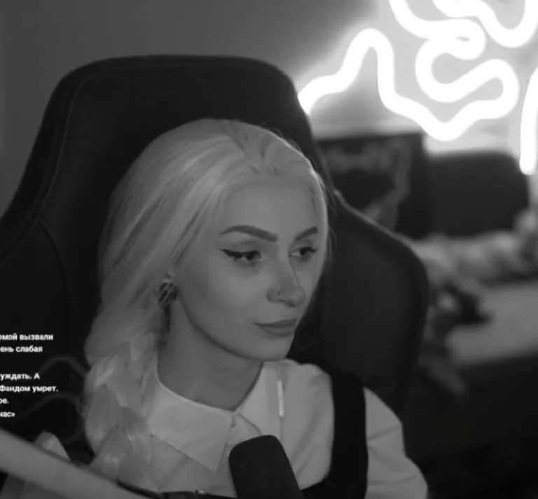 🤔 NelyaRay сделала косплей на Катю из игры «Зайчик»