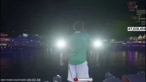 🥳 iShowSpeed встретил Новый год перед 50 000 зрителей в Южной Африке Стример вышел на сцену, поздравил толпу с