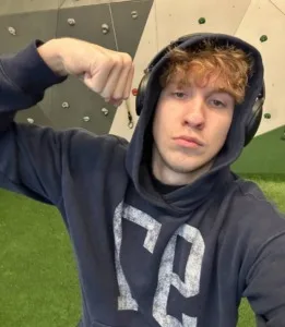 🥳 Sayfergoat празднует сегодня свой День Рождения, ему исполняется 21 год