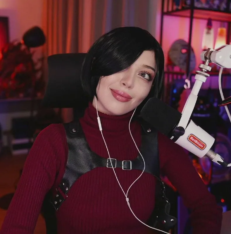 🕶 ByOwl сделала косплей на Аду Вонг из вселенной Resident Evil
