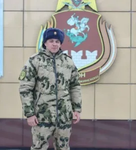 С 23 февраля мужскую половину!