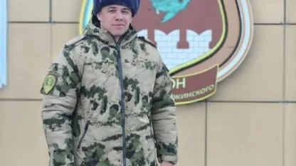 С 23 февраля мужскую половину!