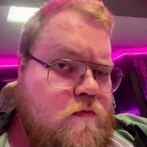 У Антона T2x2 сегодня день рождения! Ему исполнилось 30 лет.