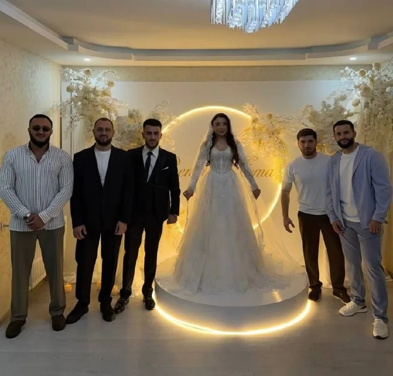 #Renatko и его невеста сегодня празднуют свадьбу 💍