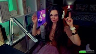 Отгадай песню по импровизации)))