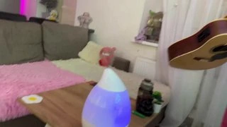 Валера ультует на гитаре