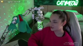 КАК ЖЕ ОНА ЧУВСТВУЕТ