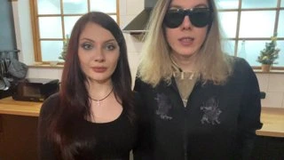 ЧТО ОНА ДЕЛАЕТ?? ( UFF )