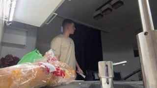 Ну реально идиот