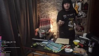 Выплюнул свой ролл 