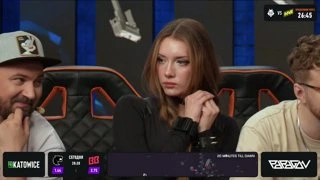 греет яйцо