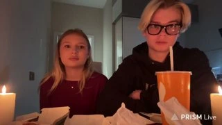 ана ево поцилавала