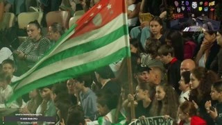 Болельщица дала по голове малому