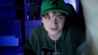 ДЕВОЧКИ ОН ПЕРЕДАЛ МНЕ ПРИВЕТ!!!!!!! ><