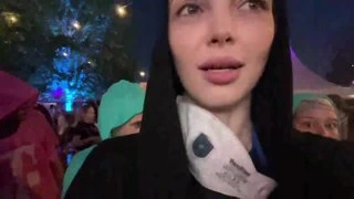 дает жару