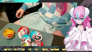 Шики всё ещё учится сидеть в юбке