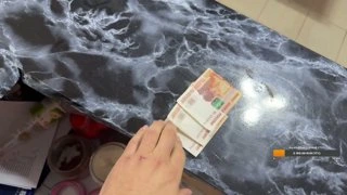 Сережа играет в тенис