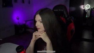любит<3
