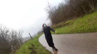 un défilé sous la pluie