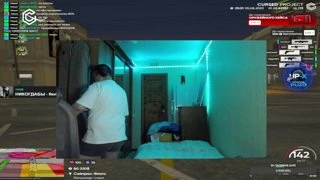 ебашит