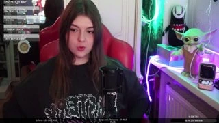 Спалила сиськи