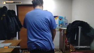 Денчик разбил арбуз