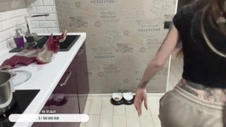 Побежала