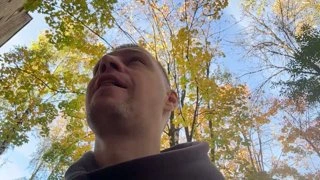 дал прохожему на еду