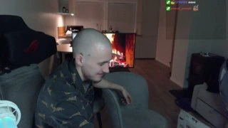разбил моник
