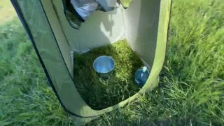 бьет детей