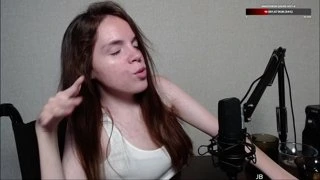 блиня хочет дилдо