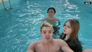 ЗАДУШИЛА ТИТЮЛЯМИ
