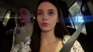 никада