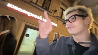 поцеловал