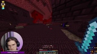 Пиглин испугался игроков