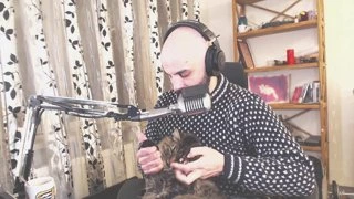 Мур записался на ноготочки^^
