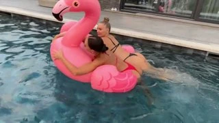 852