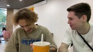 Леня бабахнул сыночка через носик 