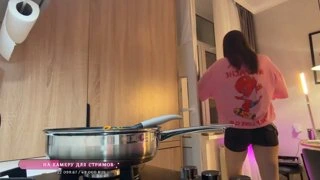 Целый подоконник еды