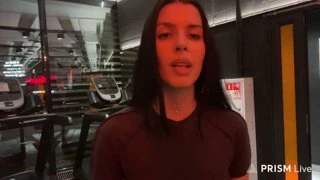 Она не  поместилась в кадр