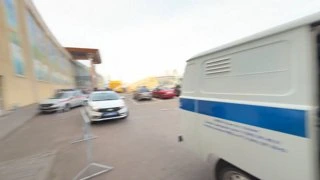 Аркаша хочет понюхать в другом месте