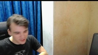 уши развесил