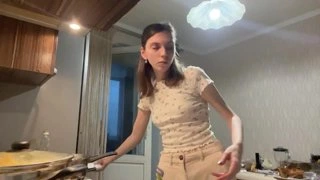Танцует под Гоблина