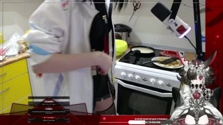 ЮИ ПОКАЗАЛА ХВОСТИК!!!